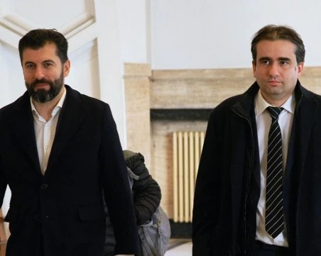 Съдът даде ход на делото срещу Кирил Петков и Божидар Божанов