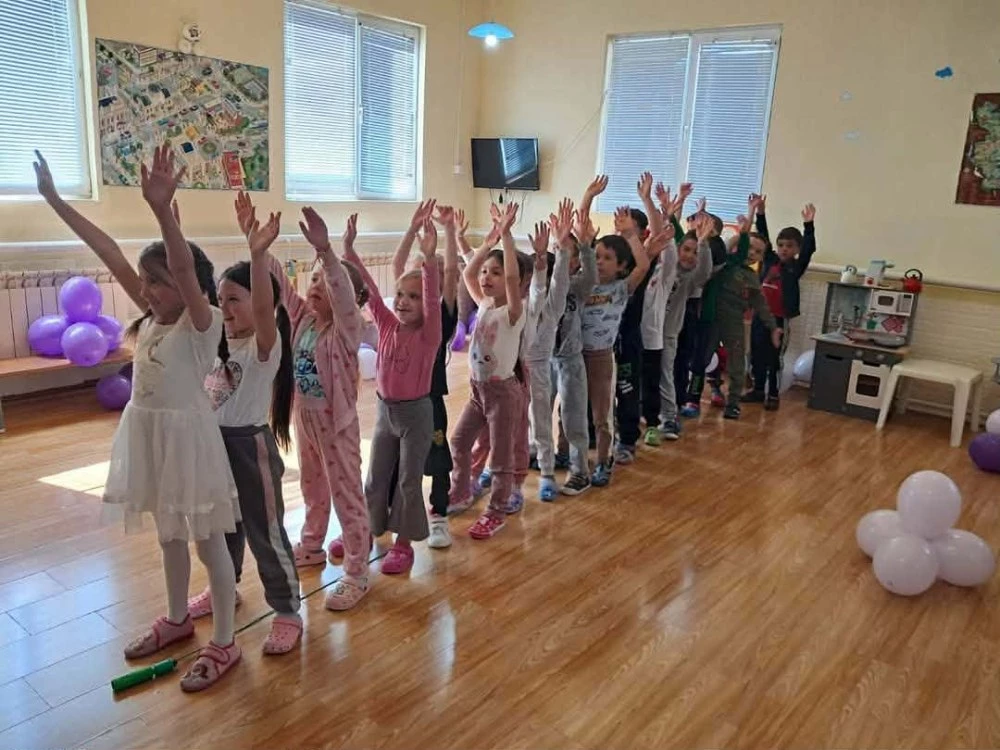 Детската градина в Бенковски с компрометирана конструкция, пукнатини и влага чака финансиране от държавата