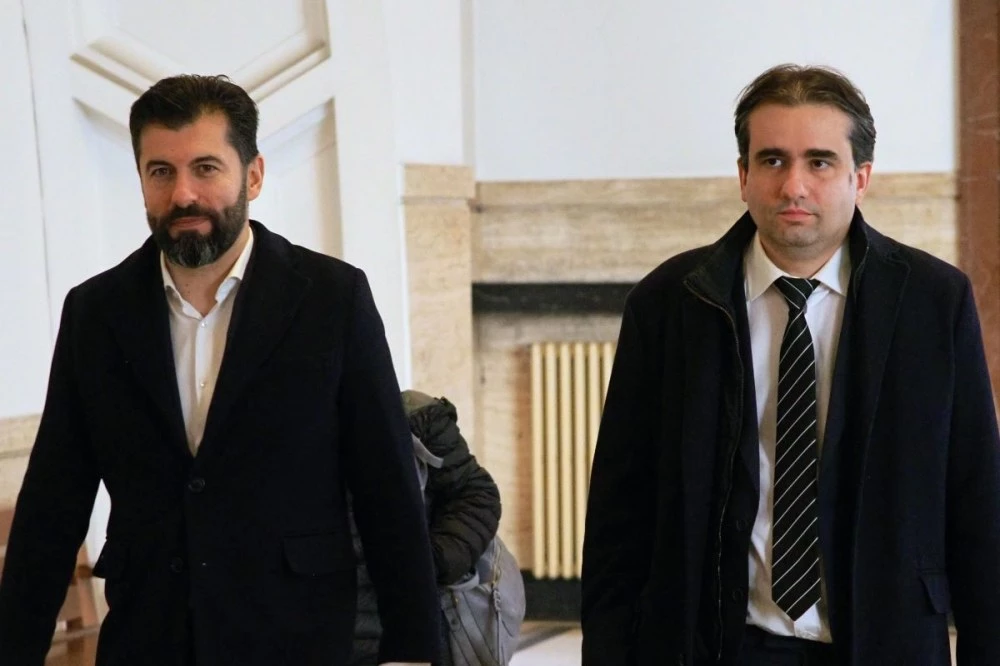 Съдът даде ход на делото срещу Кирил Петков и Божидар Божанов