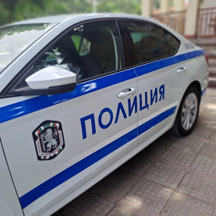 Задържаха тийнейджъри, крали енергийни напитки и шоколад от денонощен магазин в Пловдив