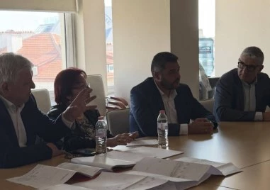 Ускоряват сроковете за ремонта на пътя Първенец-Лилково