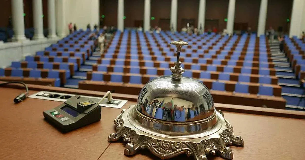 Удря първият звънец на парламента – какво да очакваме от 52-ото Народно събрание?