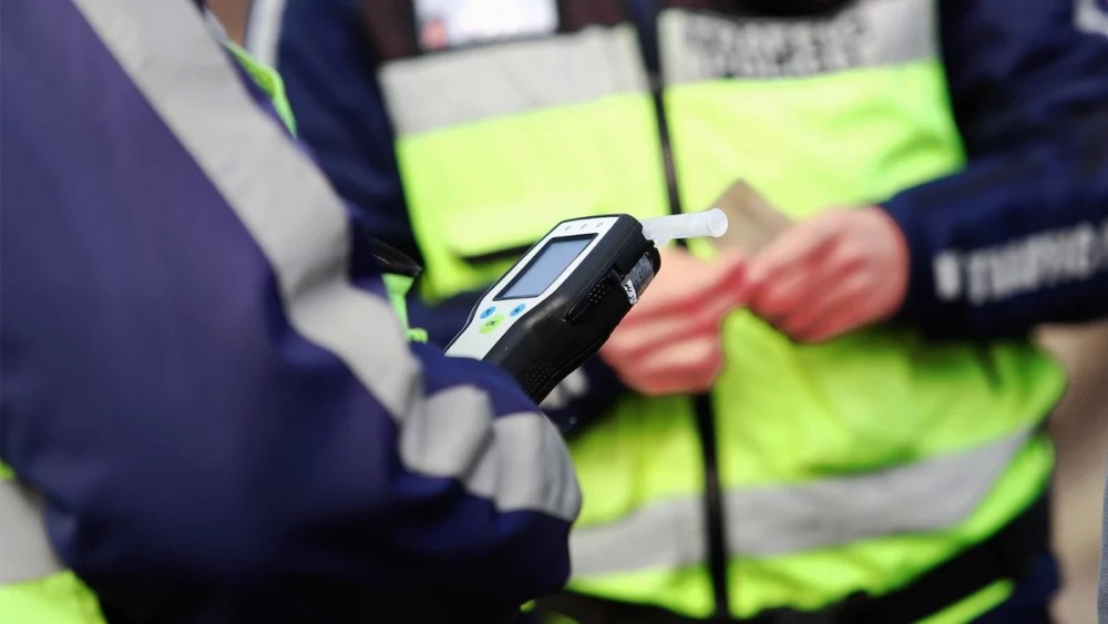 Два екипа полиция тества за алкохол пловдивчанин с поредица „невалидни