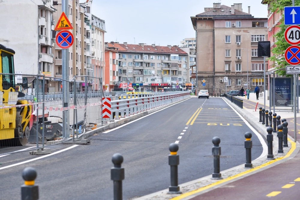 Официално: Отвориха източното локално платно на бул. „Васил Априлов