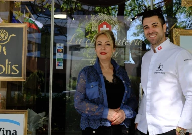 Малка Швейцария в Пловдив: първият бутик за швейцарски шоколад отвори врати СНИМКИ