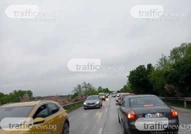 Пламнал тир блокира източния обход на Пловдив СНИМКИ