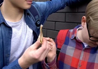 Стар познайник на полицията ограби непълнолетен в „Тракия