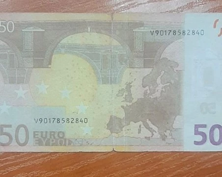 Арестуваха мъж, разплатил се с фалшиво евро на бензиностанция в Пазарджишко