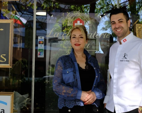 Малка Швейцария в Пловдив: първият бутик за швейцарски шоколад отвори врати СНИМКИ