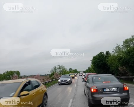 Пламнал тир блокира източния обход на Пловдив СНИМКИ