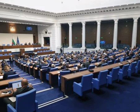 Профилът на депутатите в новия български парламент