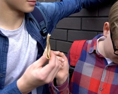 Стар познайник на полицията ограби непълнолетен в „Тракия