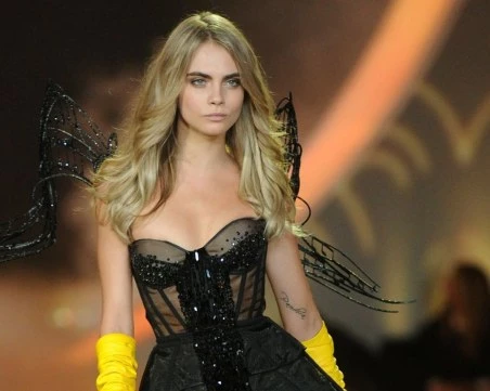 Супермоделът Кара Делевин стана певица и тръгва на турне