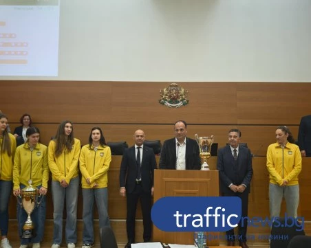 Златните момичета на Пловдив: Марица донесе купите в Общинския съвет