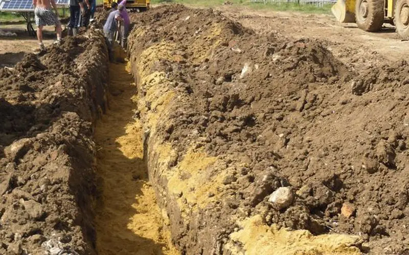 Багер затрупа жив работник в Бургас