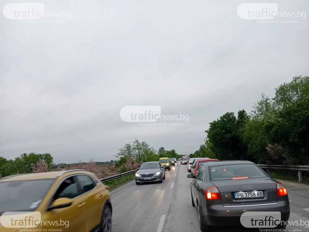 Пламнал тир блокира два от изходите на Пловдив СНИМКИ