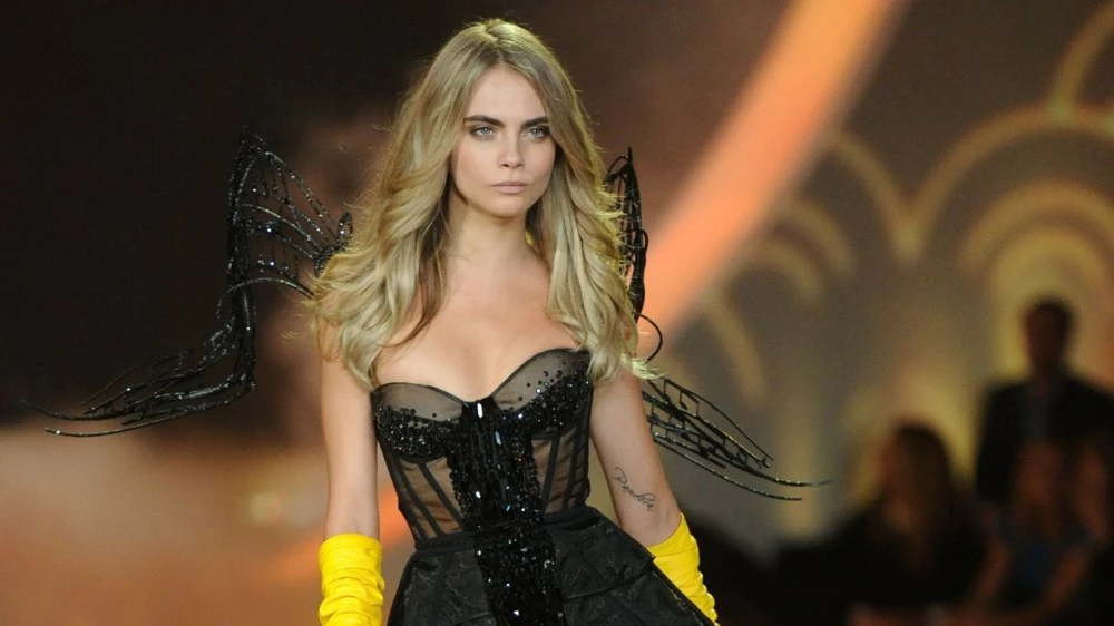 Супермоделът Кара Делевин стана певица и тръгва на турне