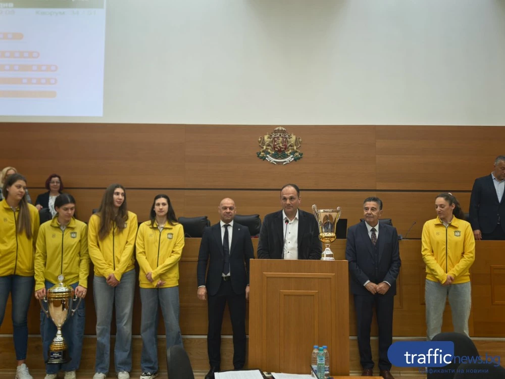 Златните момичета на Пловдив: Марица донесе купите в Общинския съвет