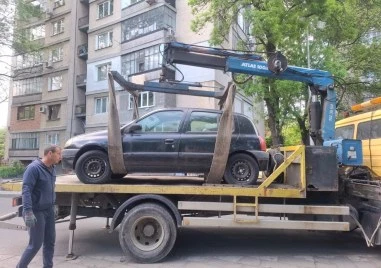 Вдигнаха 7 изоставени коли в район „Северен при нова акция