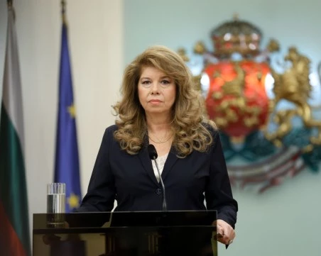 Илияна Йотова започва консултации с партиите на 5 май