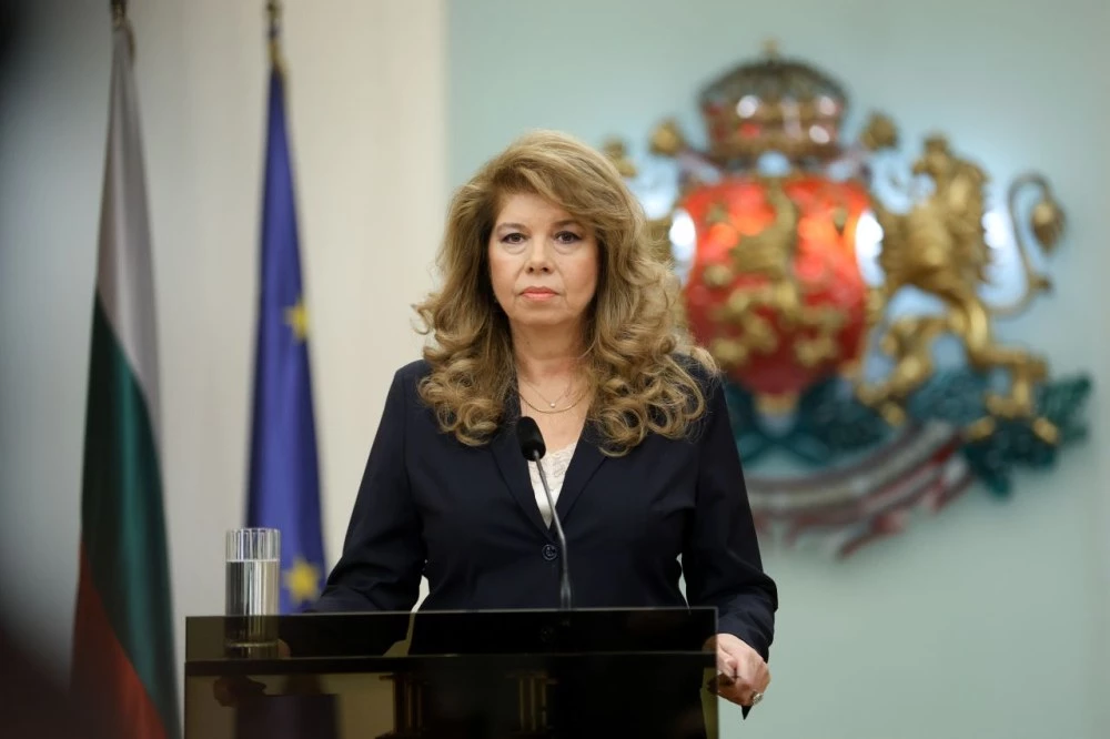 Илияна Йотова започва консултации с партиите на 5 май