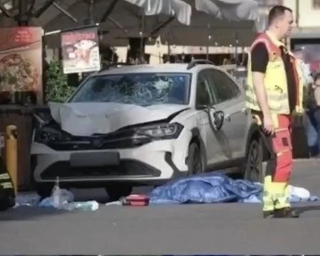 Кола се вряза в тълпа от хора в Лайпциг, двама са загинали