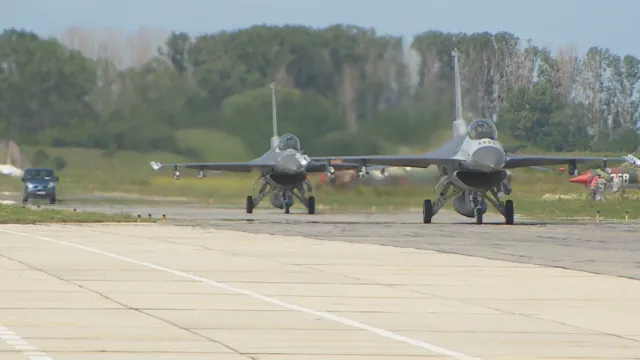 Исторически дебют: Новите F-16 летят в небето над София за Деня на храбростта