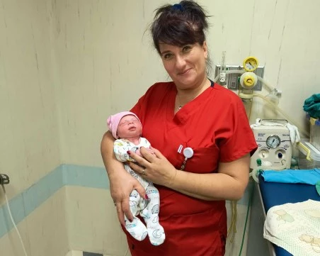 Динка Негалова: Акушерската професия е призвание, търпения и много любов