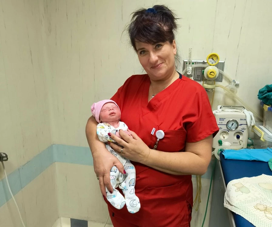 Динка Негалова: Акушерската професия е призвание, търпение и много любов
