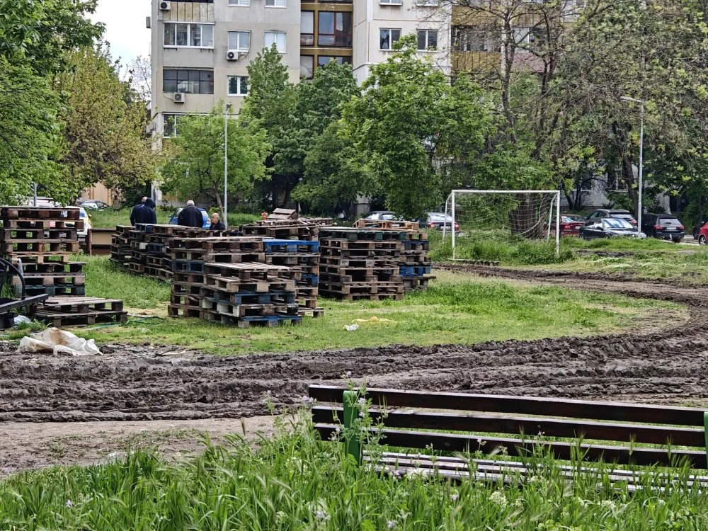 Унищожено игрище и спорно озеленяване ядосаха пловдивчани, градските власти: всичко ще е наред