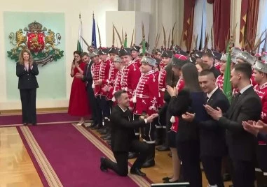Тодор и Добринка се сгодиха в Гербовата зала пред президента ВИДЕО