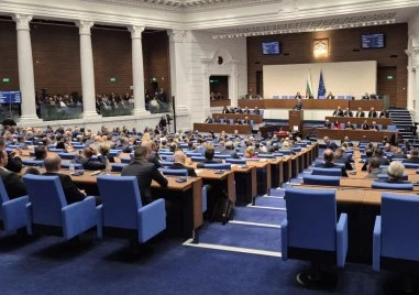 Скандал в Народното събрание: Прогресивна България и опозицията в спор кой има думата за правилника