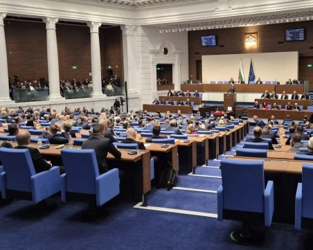 Скандал в Народното събрание: Прогресивна България и опозицията в спор кой има думата за правилника