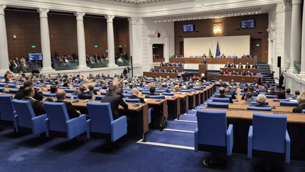 Скандал в Народното събрание: Прогресивна България и опозицията в спор кой има думата за правилника