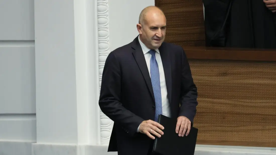 България има нов редовен кабинет, Народното събрание избра Румен Радев за министър-председател
