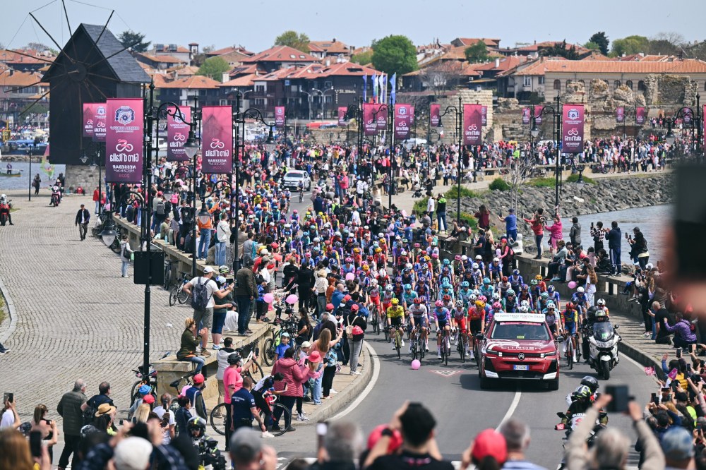 Историческо! Пловдив става част днес от Giro d’Italia, третият последен етап от България стартира от Пощата