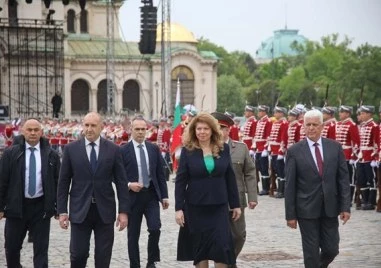 Президентът и премиерът поднесоха заедно цветя пред Паметника на Незнайния воин