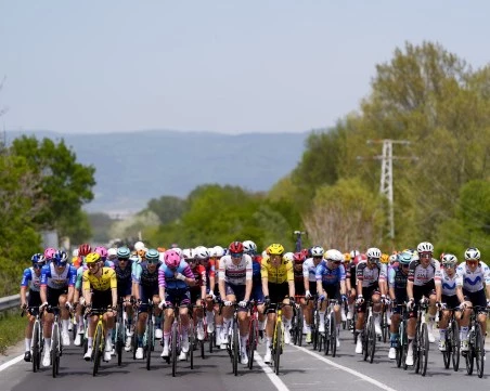 Гледайте на живо: Стартира най-дългия етап от Giro d’Italia в България
