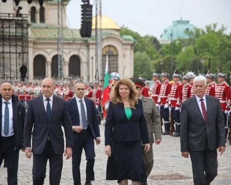 Президентът и премиерът поднесоха заедно цветя пред Паметника на Незнайния воин
