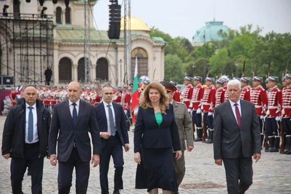 Президентът и премиерът поднесоха заедно цветя пред Паметника на Незнайния воин