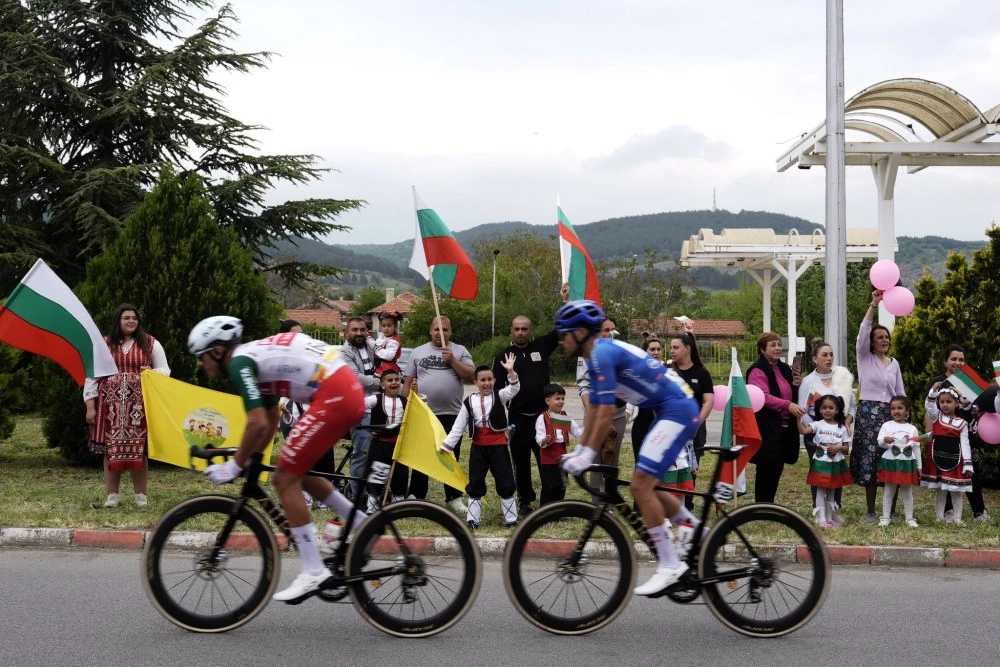 Стартира последният етап от Giro d`Italia в България, а колоездачите