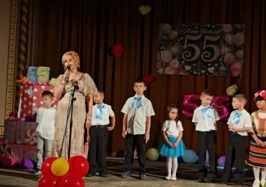 Емил Русинов откри юбилейния концерт на ДГ „Щастливо детство