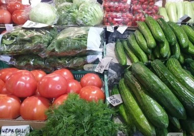 На борсата в Първенец: По-евтини ягоди, доматите и краставиците остават скъпи
