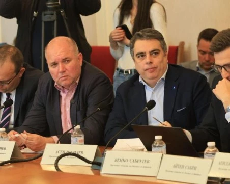 Асен Василев прогнозира, че предложените промени няма да доведат до понижаване на цените