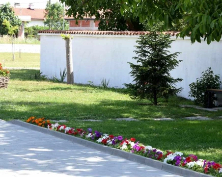 Хора с големи сърца: жители на Скутаре се грижат за самотен и болен мъж