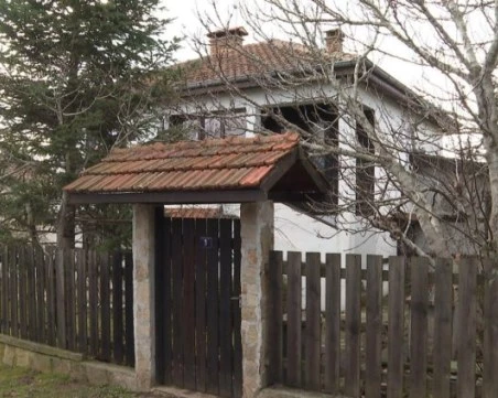 Продават къщата на Калушев в с. Българи и х. Петрохан за 1 млн. евро?