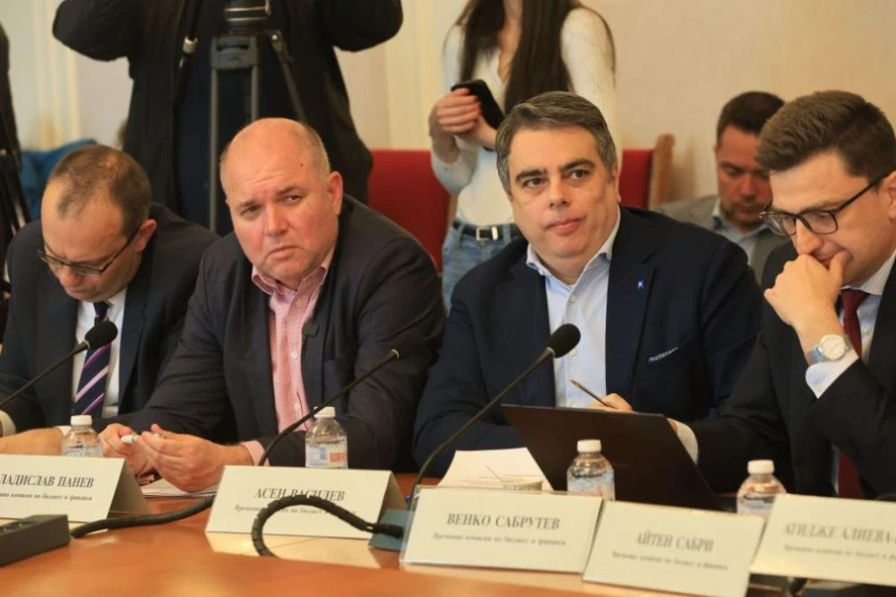 Асен Василев прогнозира, че предложените промени няма да доведат до понижаване на цените