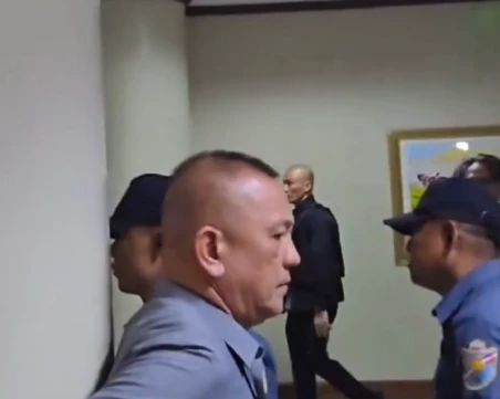 Стрелба и блокада в Сената на Филипините