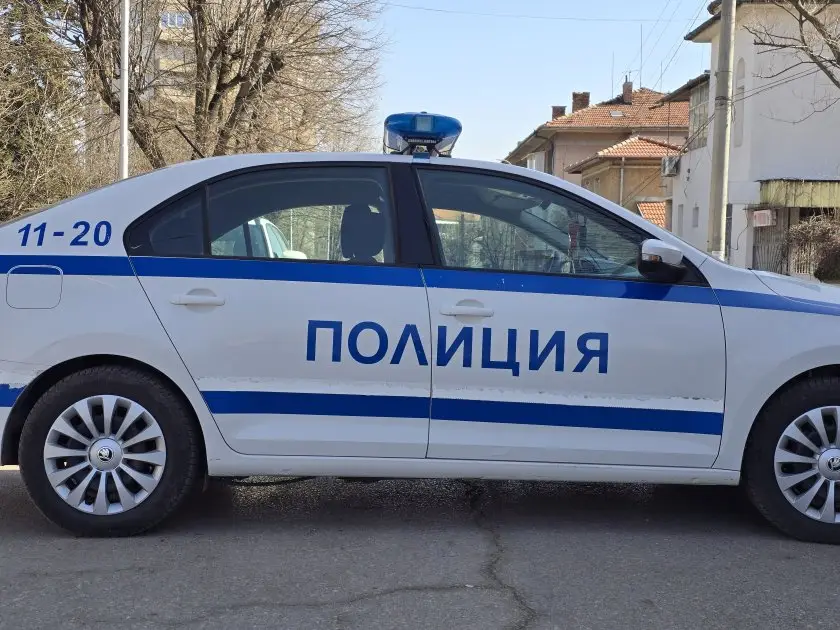 Мъжът, обвинен в убийство на свой съсед в Кърджалийско, отново е в ареста след погром на гроб