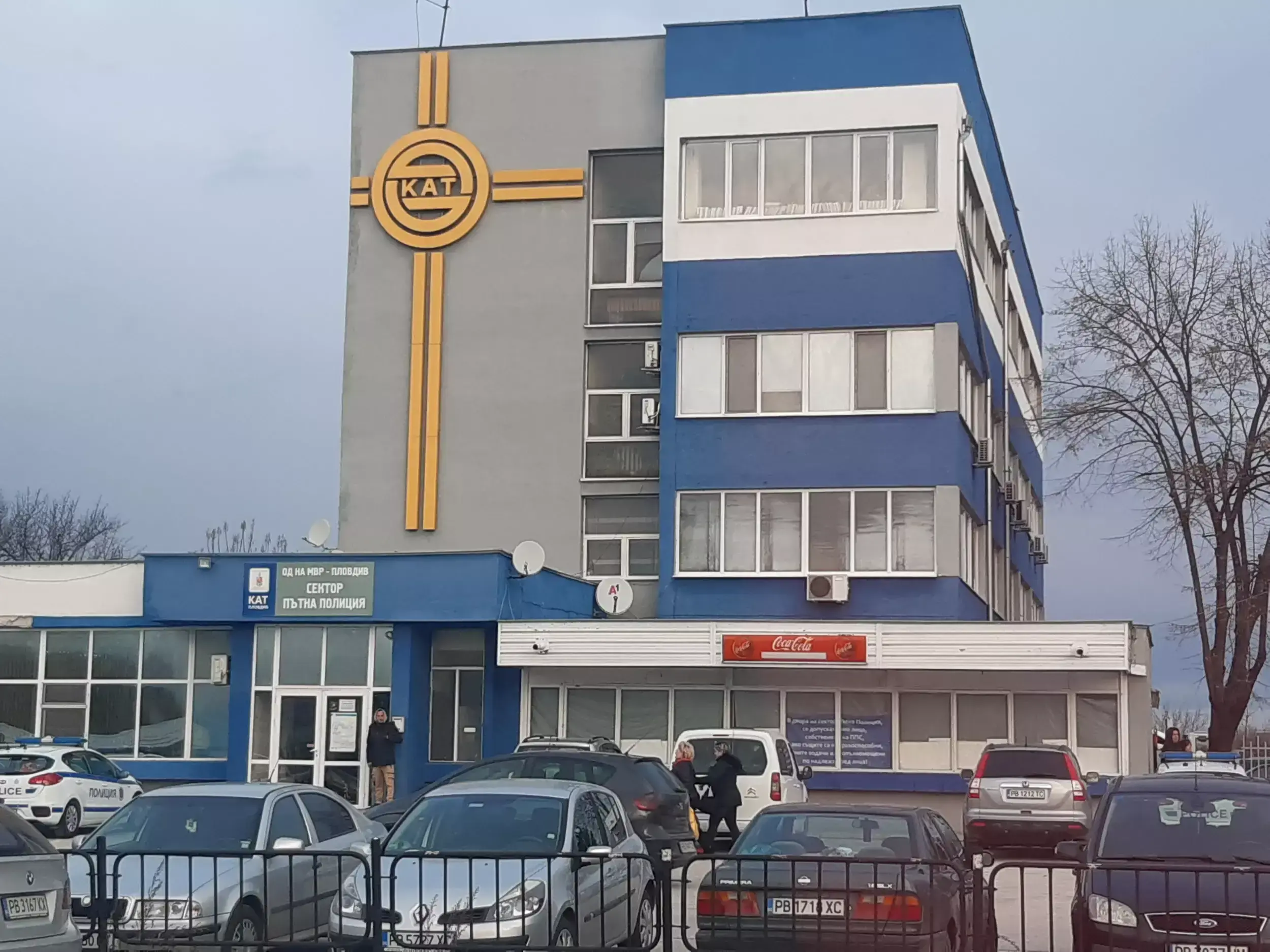Системата на КАТ се срина: Втори ден сделки за автомобили увиснаха